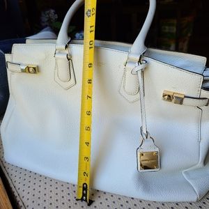 HENRI Bendel Carlyle Tote Brand New Condition